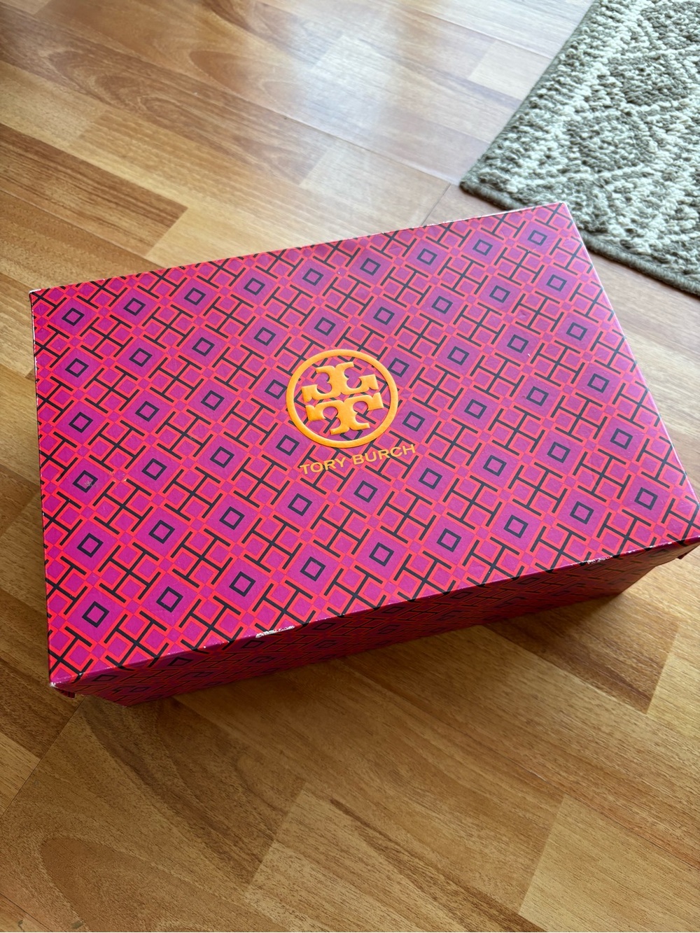 Tory Burch Green Good Luck Low-Top Sneakers - Picture 16 of 16